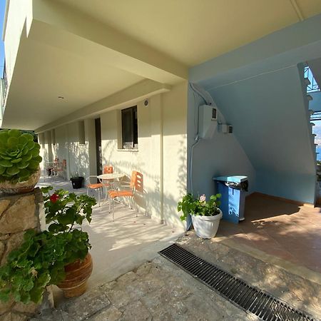 Mirovigli Family Rooms Lépedha Exteriör bild
