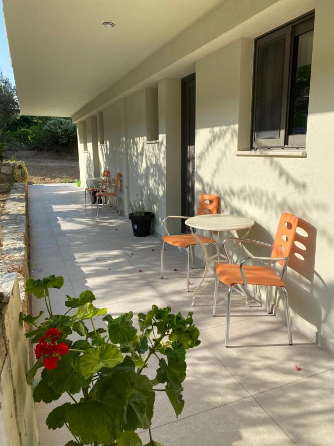 Mirovigli Family Rooms Lépedha Exteriör bild